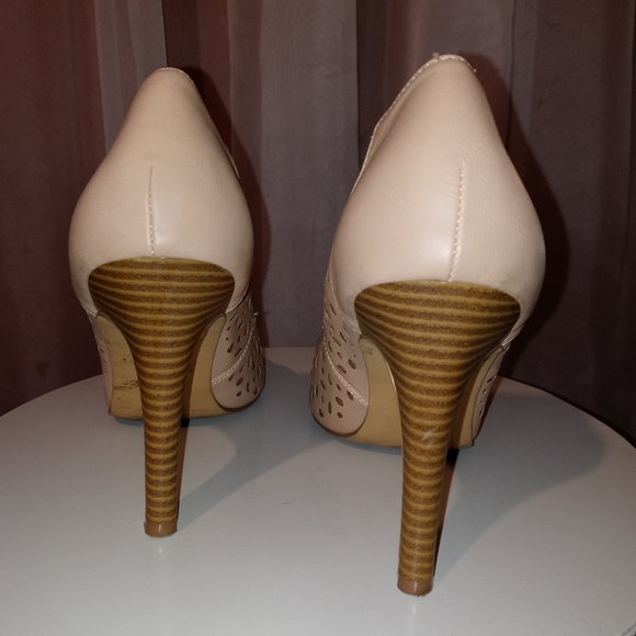 Women's high-heeled shoes. - Picture 5 of 6
